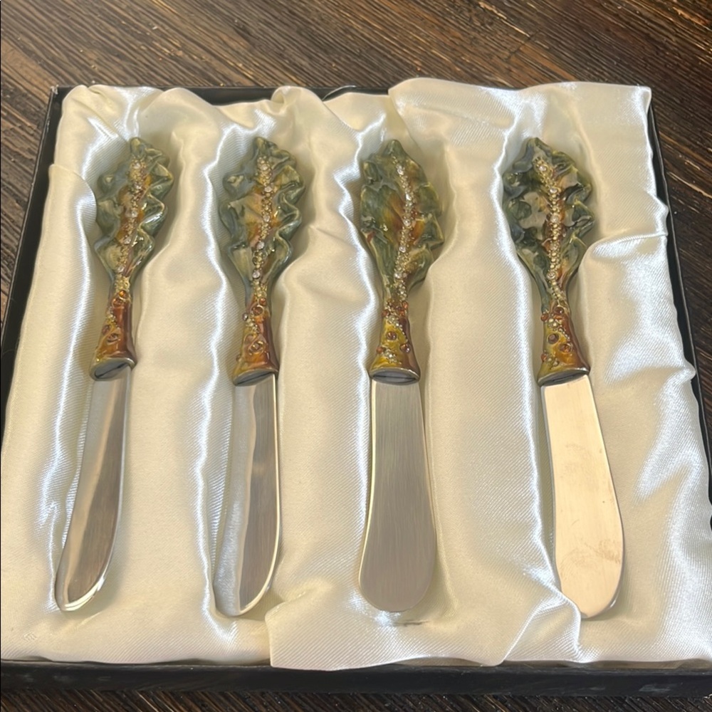 Elegant Leaf Design Cheese Spreaders Set